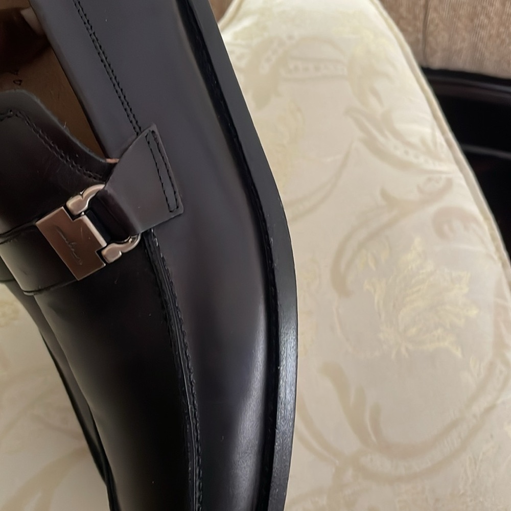 SALVATORE FERRAGAMO 'Destin' Black Leather Loafers - Picture 5 of 8